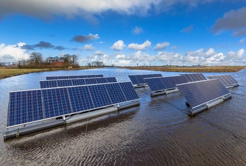 Yüzer Güneş Enerji Santralleri: Su Üzerinde Yenilenebilir Enerjinin Devrimi